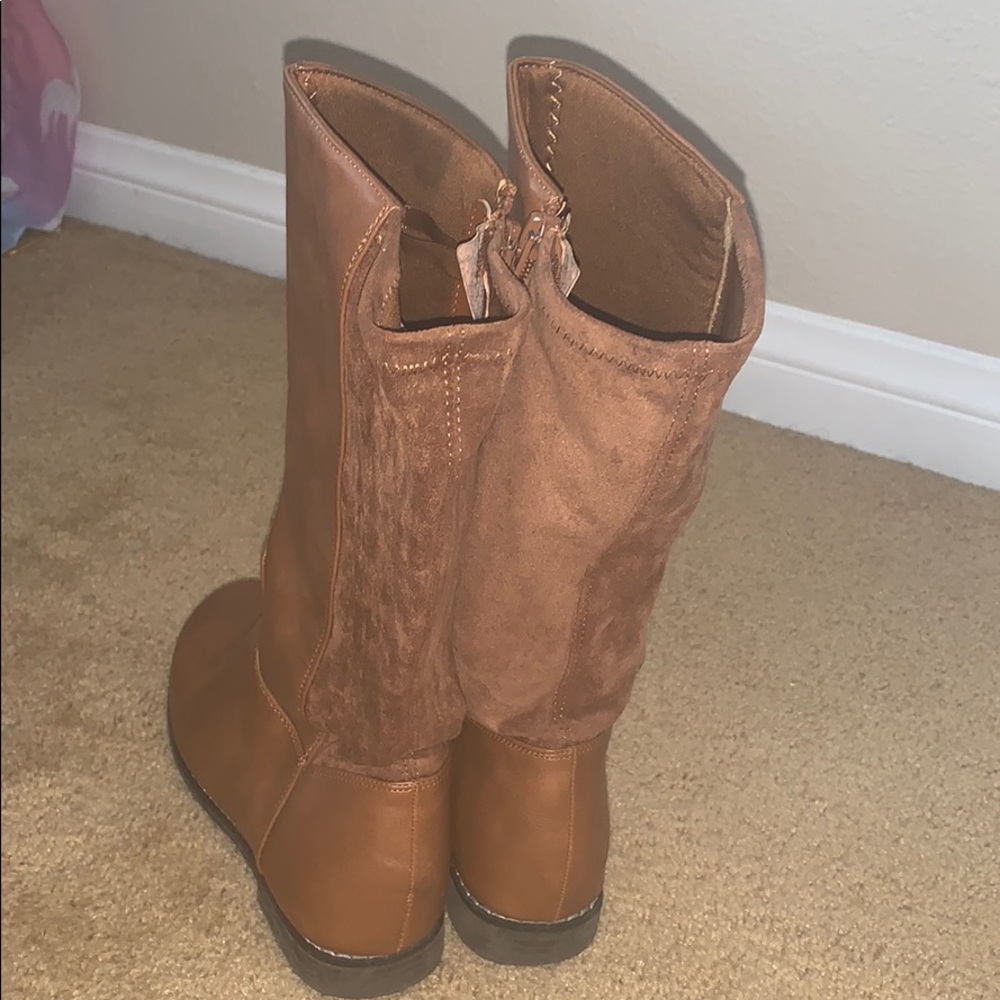 Boot - Picture 2 of 4